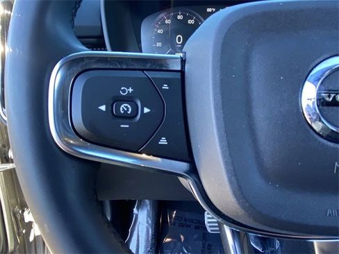 Used 2022 Volvo XC40 T5 R-Design w/ Advanced Package image 23