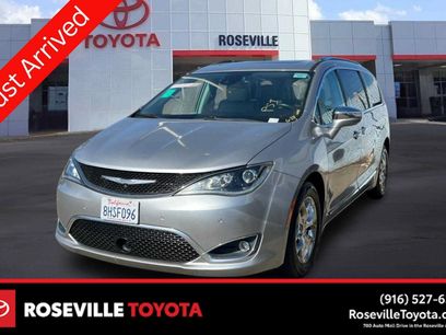 Used 2017 Chrysler Pacifica Limited w/ UConnect Theater Package