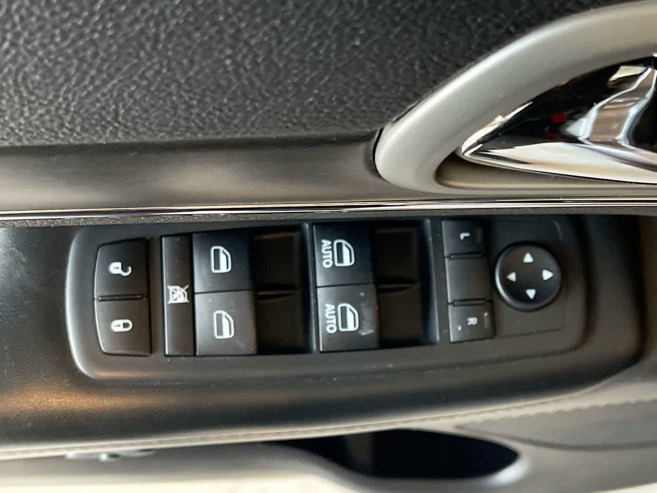 Used 2018 Jeep Grand Cherokee Limited AWD/4WD image 13