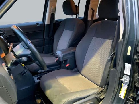 Used 2011 Jeep Patriot Latitude AWD/4WD image 7