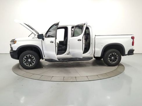 Used 2022 Chevrolet Silverado 1500 ZR2 image 12