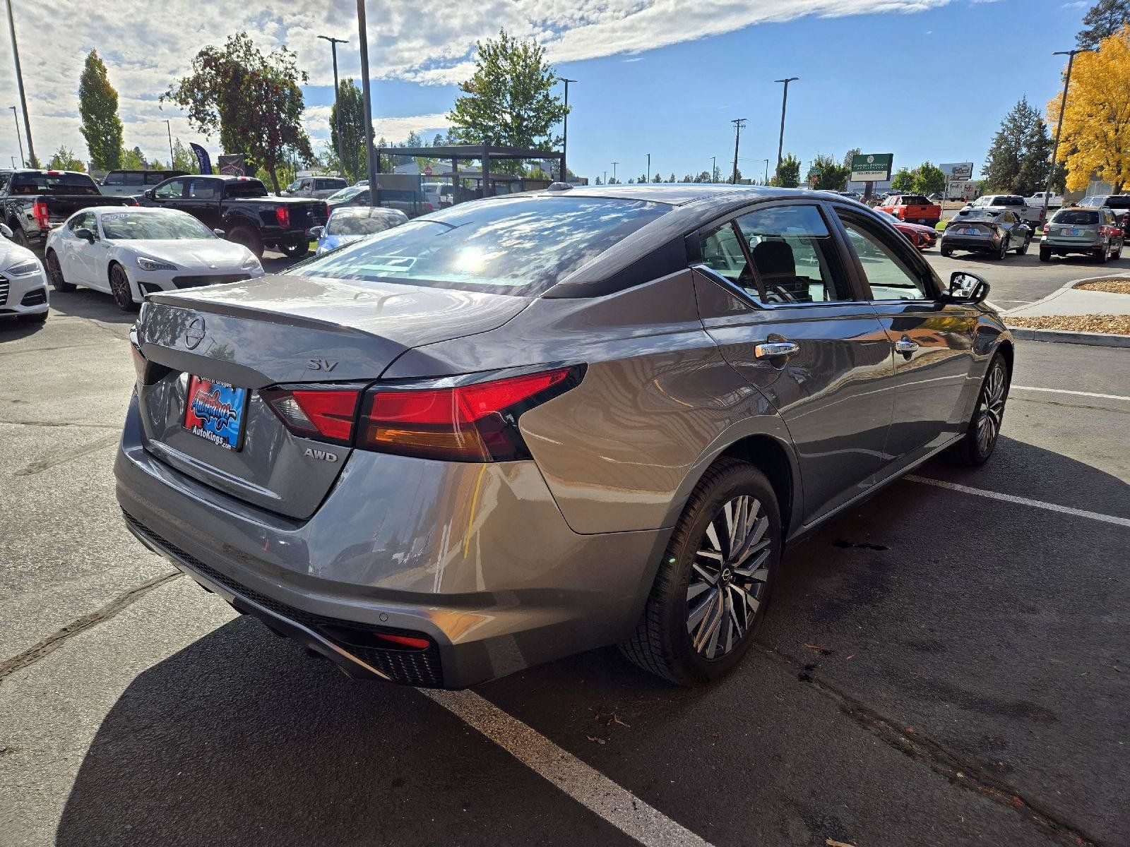 Used 2023 Nissan Altima 2.5 SV w/ SV Premium Package AWD/4WD image 5