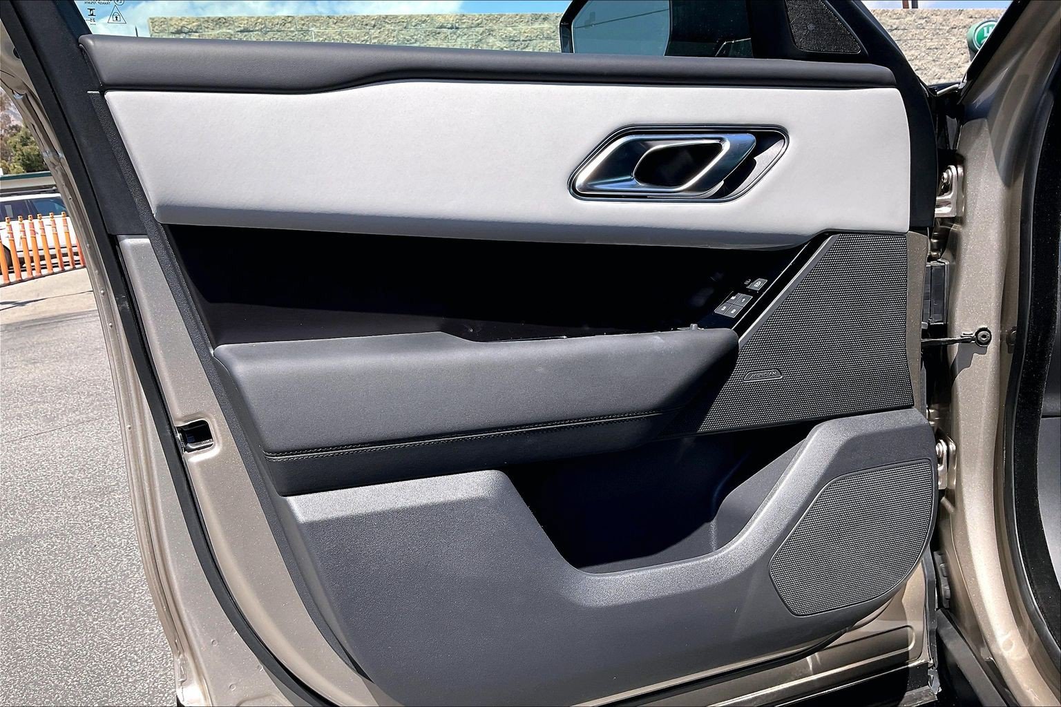 New 2026 Land Rover Range Rover Velar Dynamic SE AWD/4WD image 12