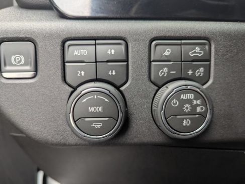 Used 2026 Chevrolet Silverado 2500 LTZ w/ LTZ Convenience Package AWD/4WD image 15