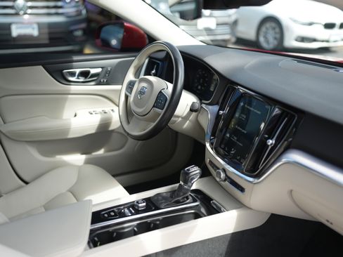 Used 2020 Volvo S60 T6 Momentum AWD/4WD image 17
