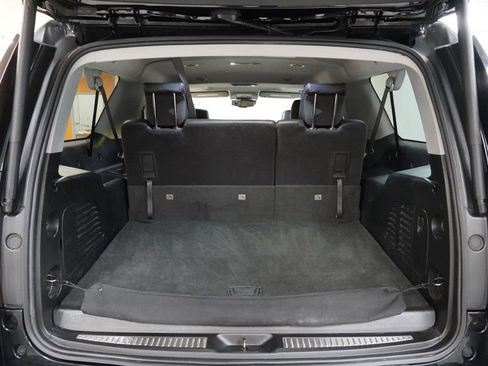 Used 2020 Chevrolet Suburban LT image 25