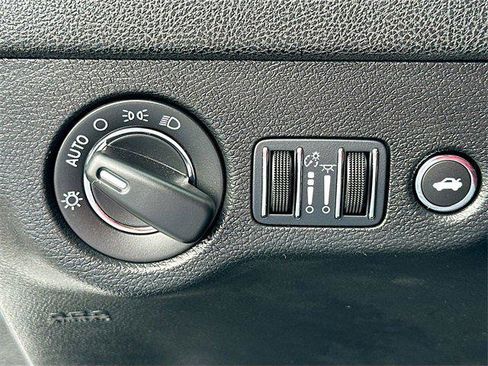 Certified 2023 Chrysler 300 Touring image 10