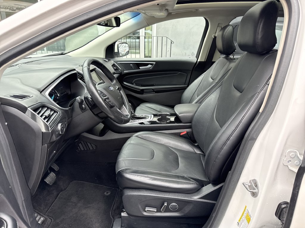 Used 2017 Ford Edge Titanium w/ Equipment Group 301A AWD/4WD image 28