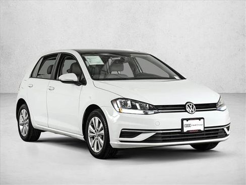 Used 2021 Volkswagen Golf 4-Door image 3