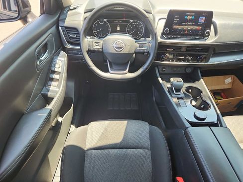 Used 2025 Nissan Rogue SV AWD/4WD image 11
