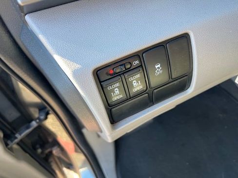 Used 2011 Honda Odyssey EX image 18