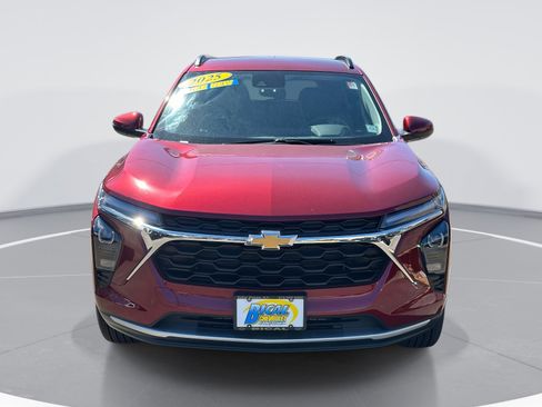 Used 2025 Chevrolet Trax LT w/ Driver Confidence Package image 3