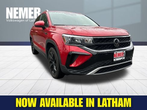 Certified 2023 Volkswagen Taos SE w/ Panoramic Sunroof Package FWD image 5