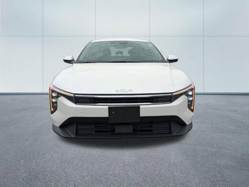 Used 2025 Kia K4 LXS image 2