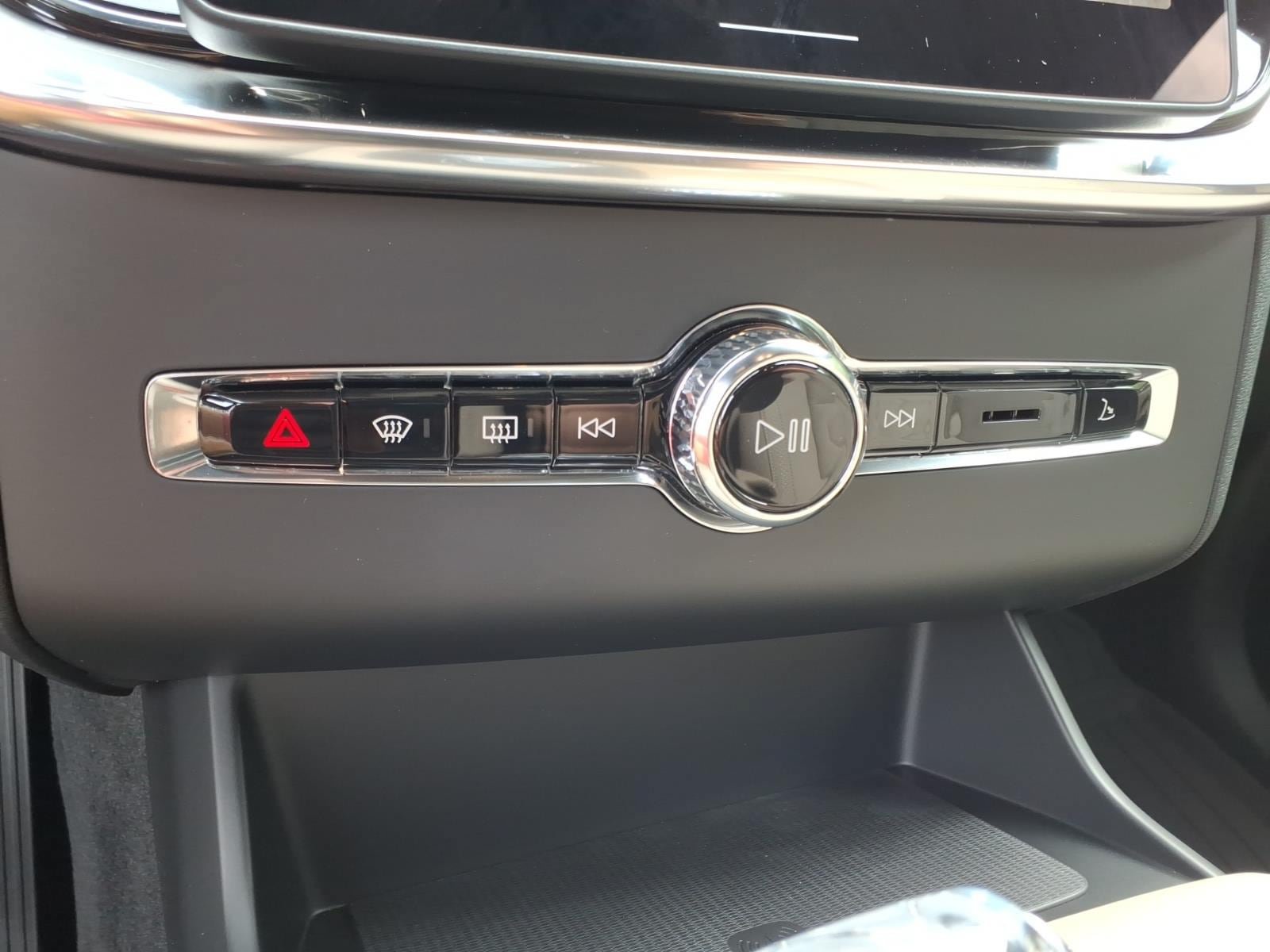 New 2026 Volvo XC90 T8 Plus w/ Protection Package Premier AWD/4WD image 15