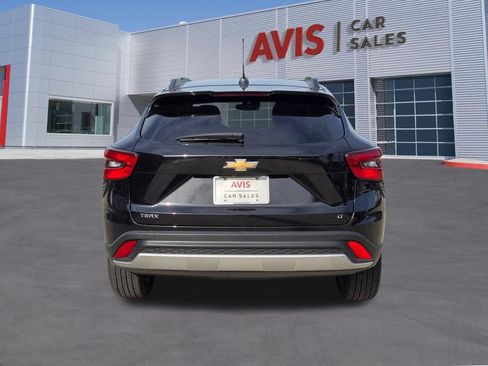 Used 2025 Chevrolet Trax LT w/ LT Convenience Package FWD image 7
