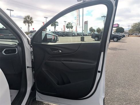 Used 2024 Chevrolet Equinox LT image 31
