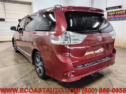 Used 2016 Toyota Sienna SE w/ SE Preferred Package FWD image 6