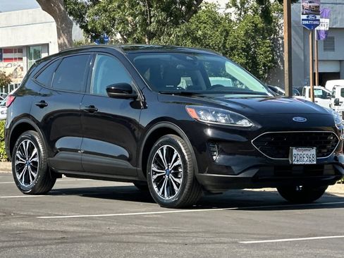 Certified 2022 Ford Escape SE w/ SE Sport Appearance Package AWD/4WD image 10