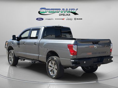 Used 2017 Nissan Titan SV image 5