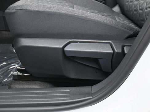 New 2026 Nissan Kicks SV image 12