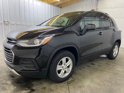 Used 2022 Chevrolet Trax LT w/ LT Convenience Package AWD/4WD image 3