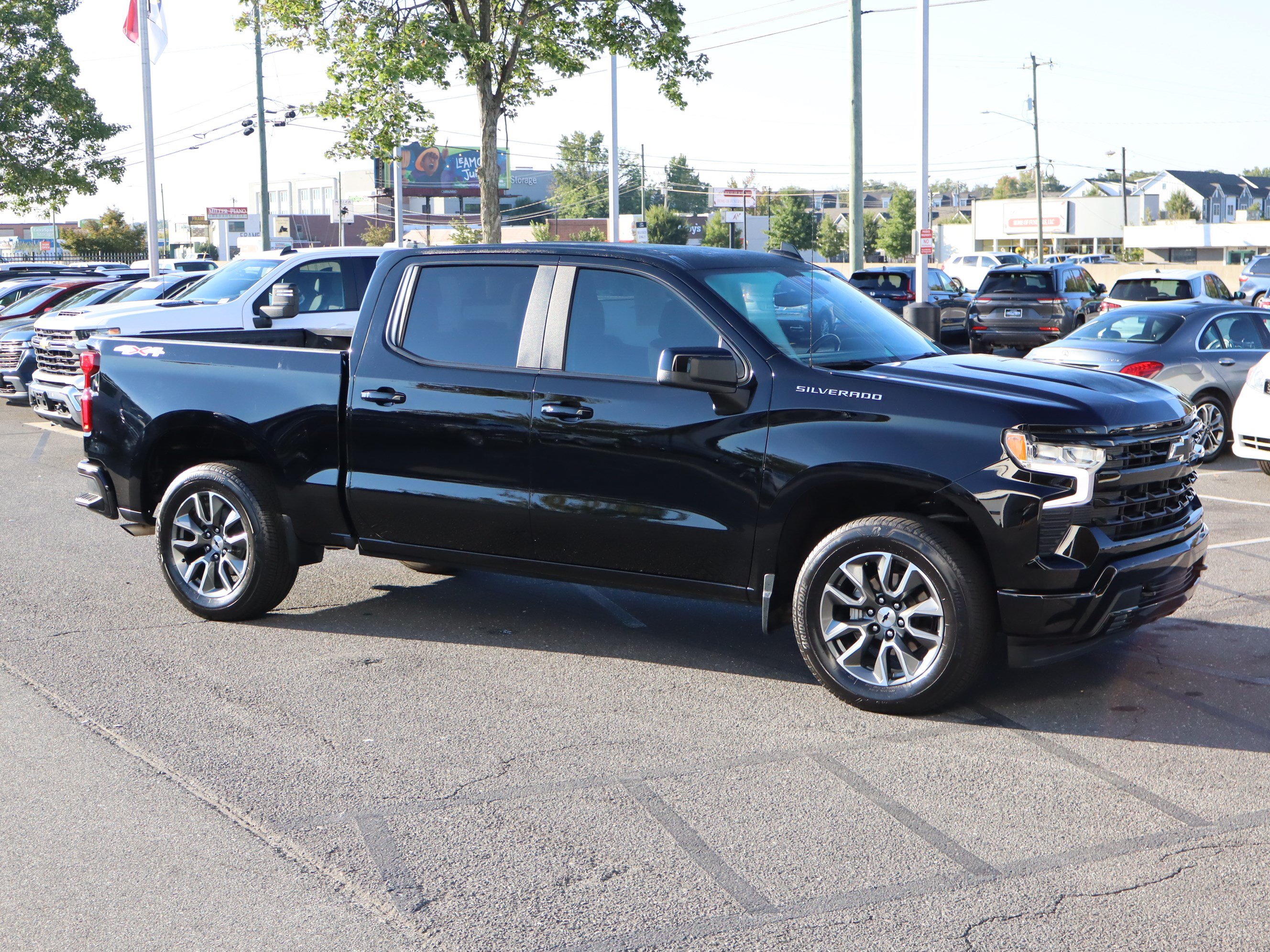 Used 2023 Chevrolet Silverado 1500 RST AWD/4WD image 2