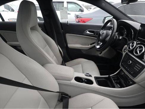 Used 2015 Mercedes-Benz CLA 250 image 9