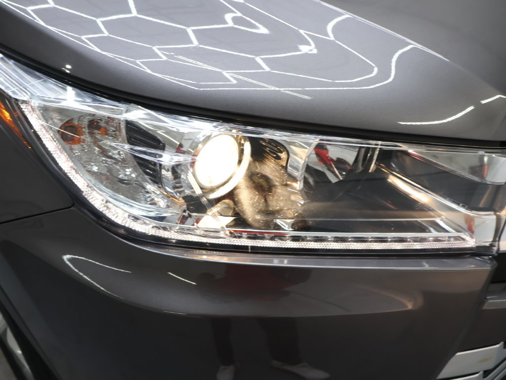 Used 2018 Toyota Highlander Limited w/ Carpet Mat Package (TMS) AWD/4WD image 28