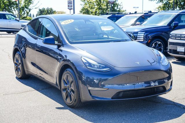 Used 2024 Tesla Model Y Long Range AWD/4WD image 6