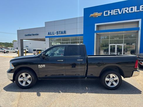 Used 2024 RAM 1500 Classic SLT AWD/4WD image 4