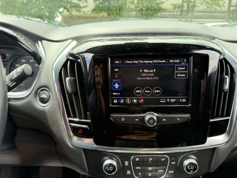 Used 2023 Chevrolet Traverse LT FWD image 23