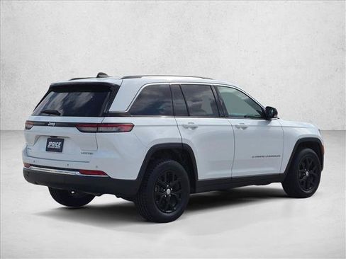 Used 2023 Jeep Grand Cherokee Limited w/ Trailer Tow Prep Group (B) AWD/4WD image 5