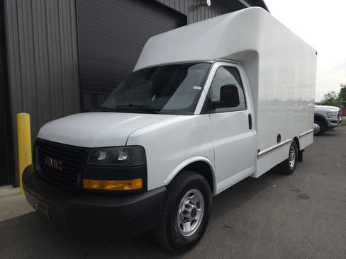Used 2018 GMC Savana 3500 w/ Driver Convenience Package RWD image 3