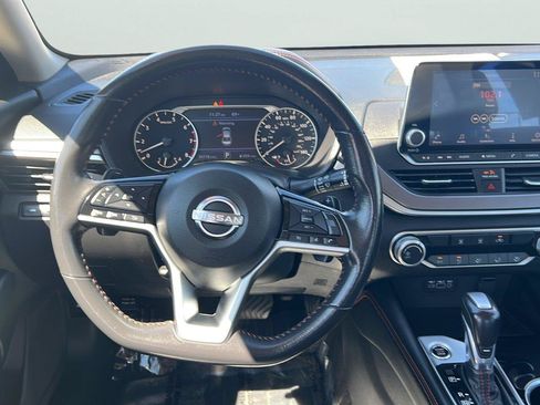 Used 2024 Nissan Altima 2.5 SR FWD image 12