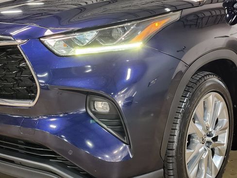 Used 2022 Toyota Highlander Limited FWD image 14