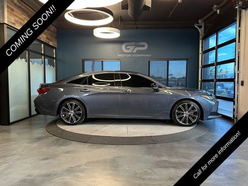 Used 2019 Toyota Avalon Touring w/ Advanced Safety Package FWD image 2
