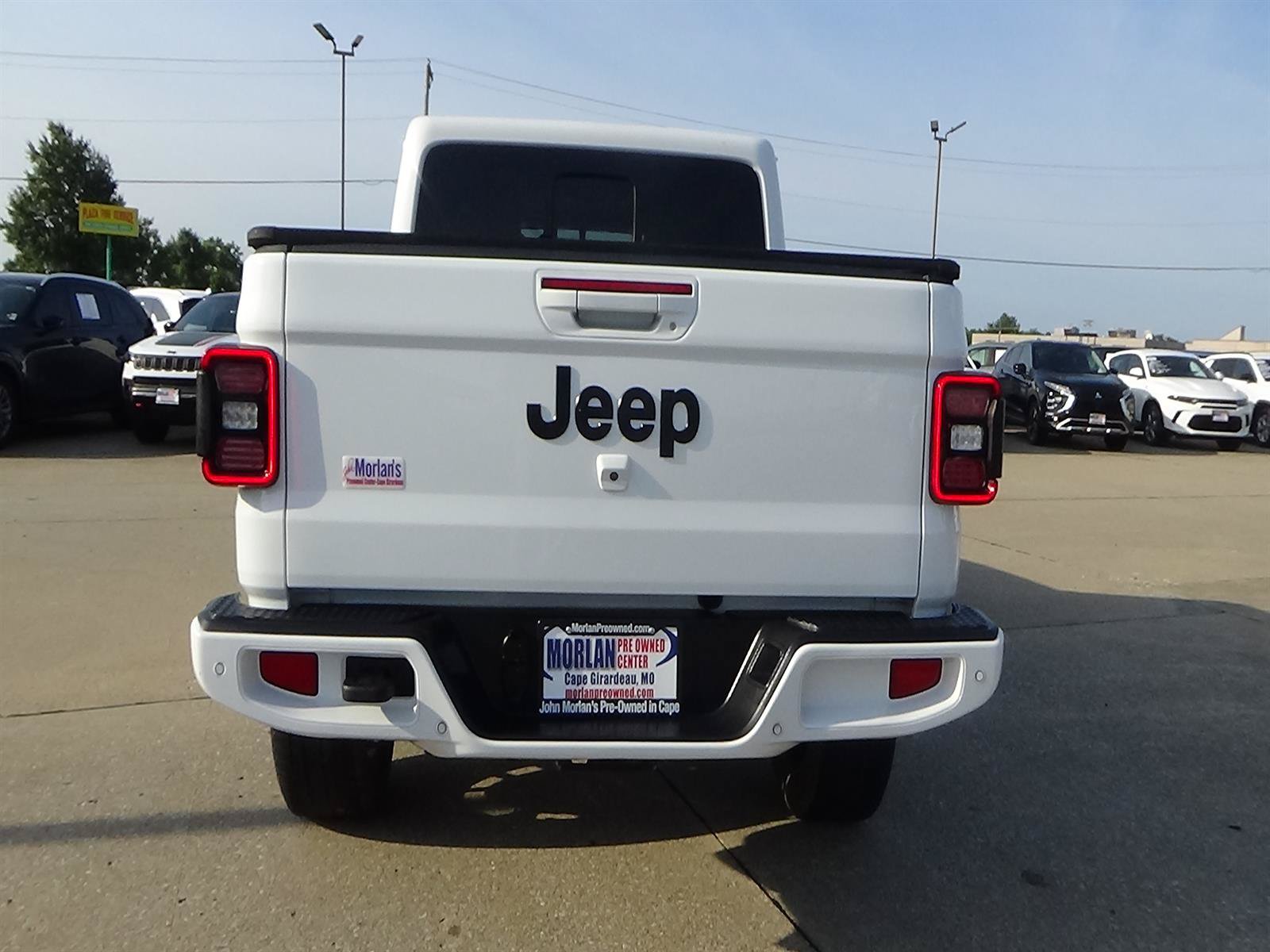 Used 2023 Jeep Gladiator Overland AWD/4WD image 7