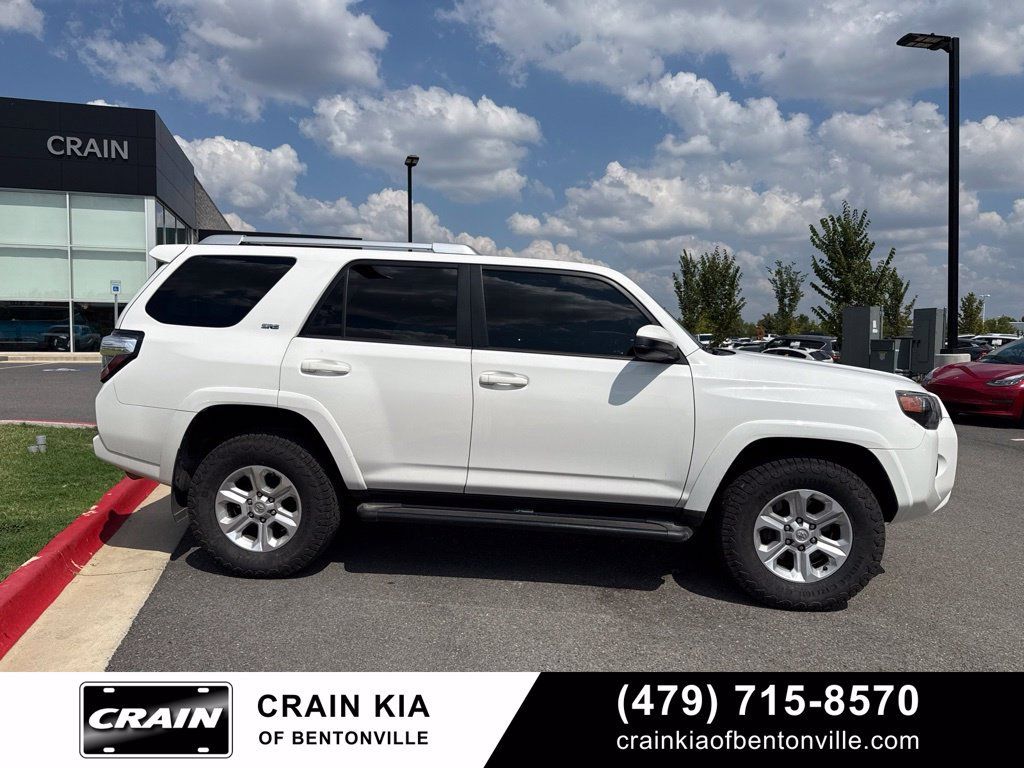Used 2018 Toyota 4Runner SR5 AWD/4WD image 3