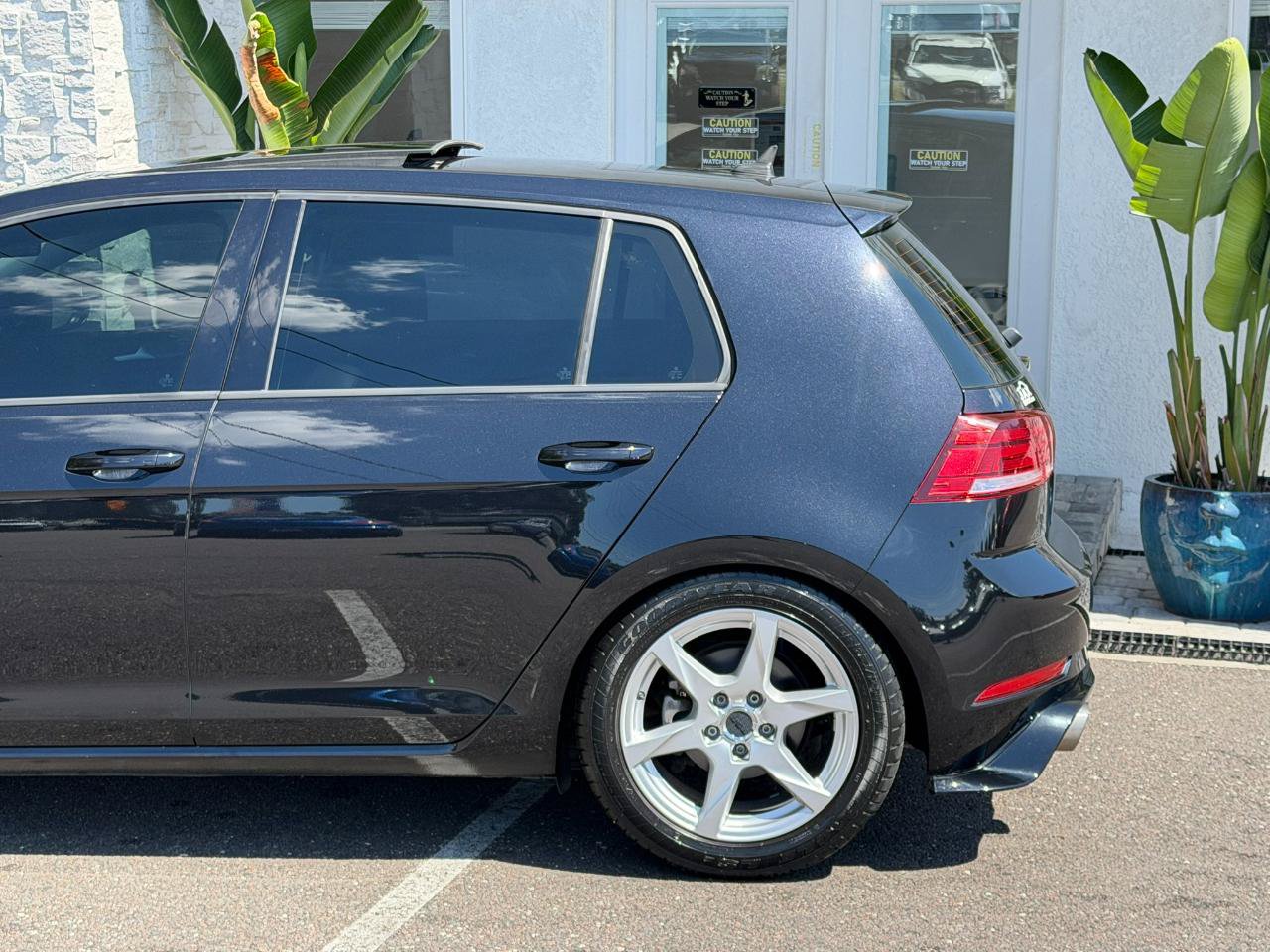 Used 2021 Volkswagen Golf 4-Door FWD image 10