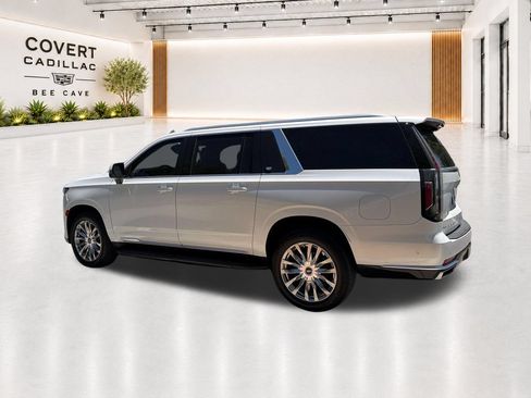 Used 2021 Cadillac Escalade ESV Premium Luxury AWD/4WD image 10