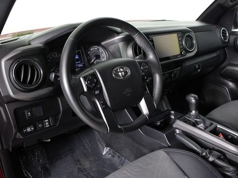 Used 2022 Toyota Tacoma TRD Off-Road w/ Technology Package AWD/4WD image 14