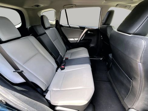 Used 2018 Toyota RAV4 Limited FWD image 20