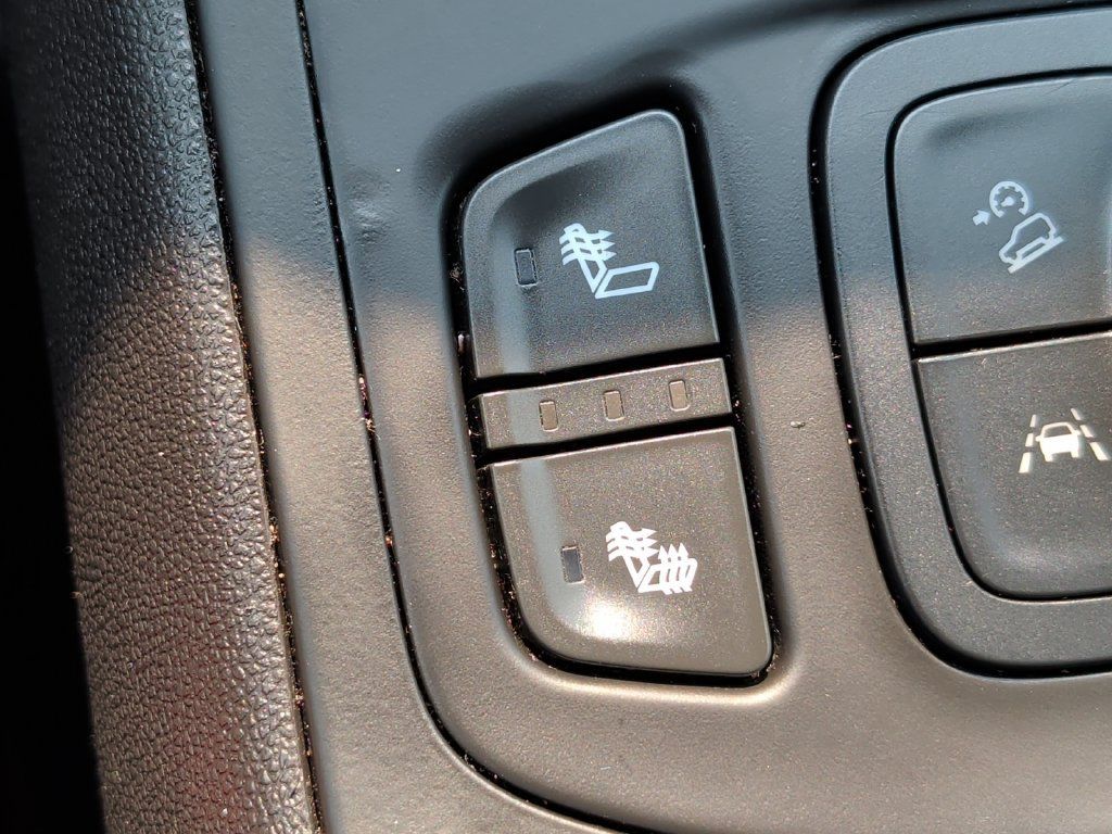 Used 2024 GMC Terrain SLT AWD/4WD image 27