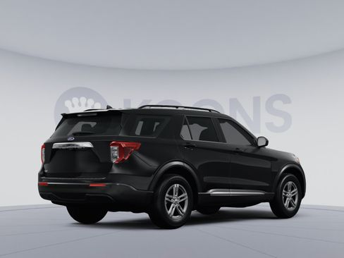 Used 2024 Ford Explorer XLT w/ Class IV Trailer Tow Package AWD/4WD image 4