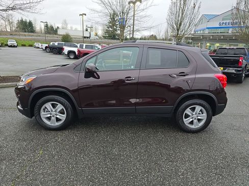 Certified 2022 Chevrolet Trax LT w/ LT Convenience Package image 3