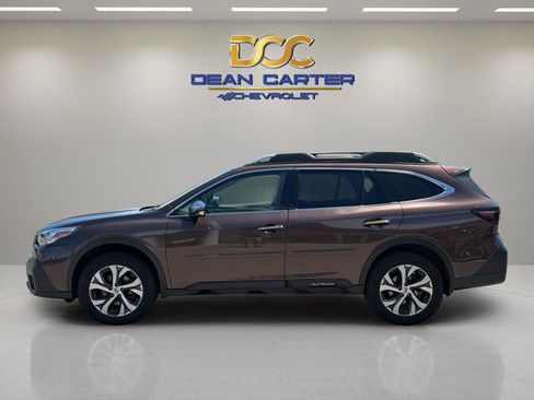 Used 2022 Subaru Outback Touring XT AWD/4WD image 2