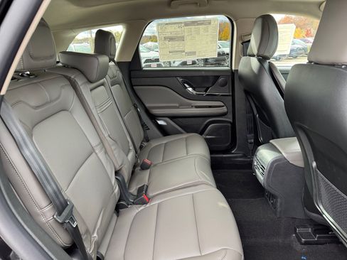 New 2026 Lincoln Corsair Premiere image 28