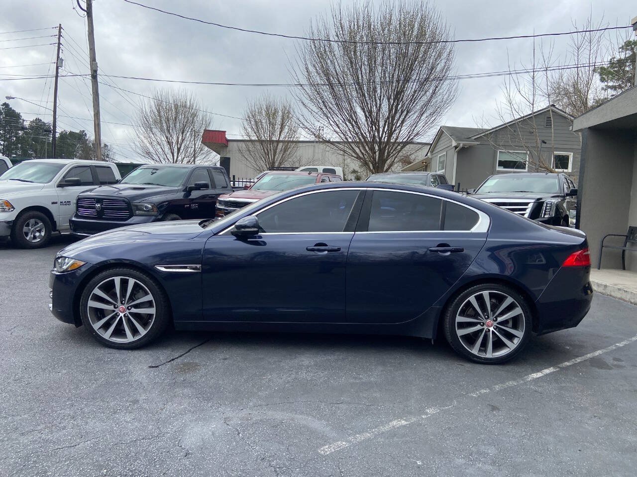 Used 2017 Jaguar XE Prestige RWD image 9