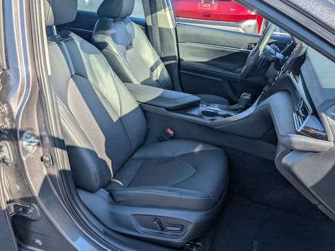 Used 2022 Toyota Camry XSE image 18
